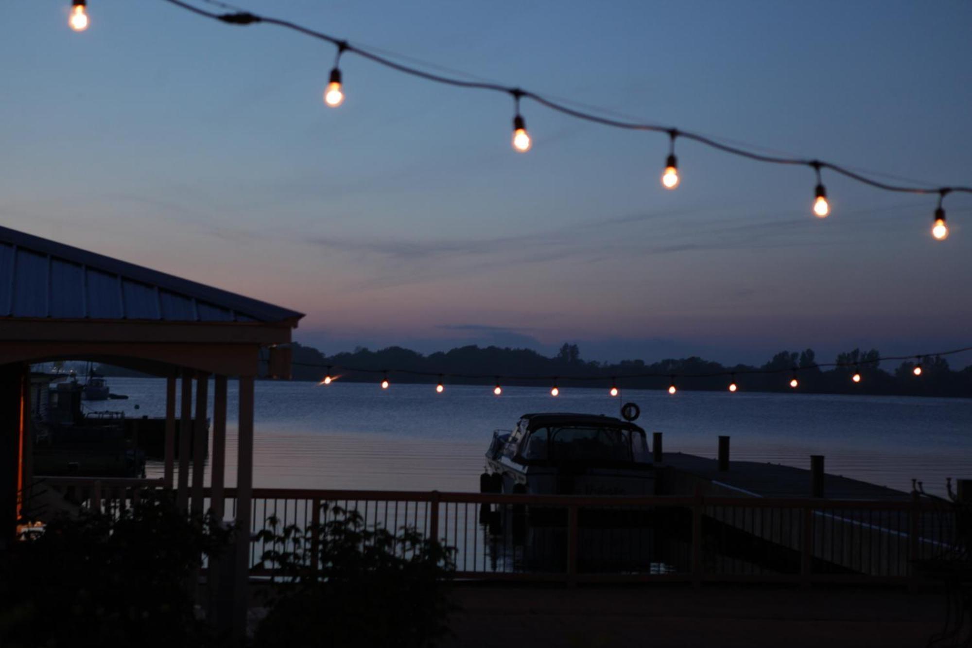 Hotel Wolfe Island Marysville Exterior foto