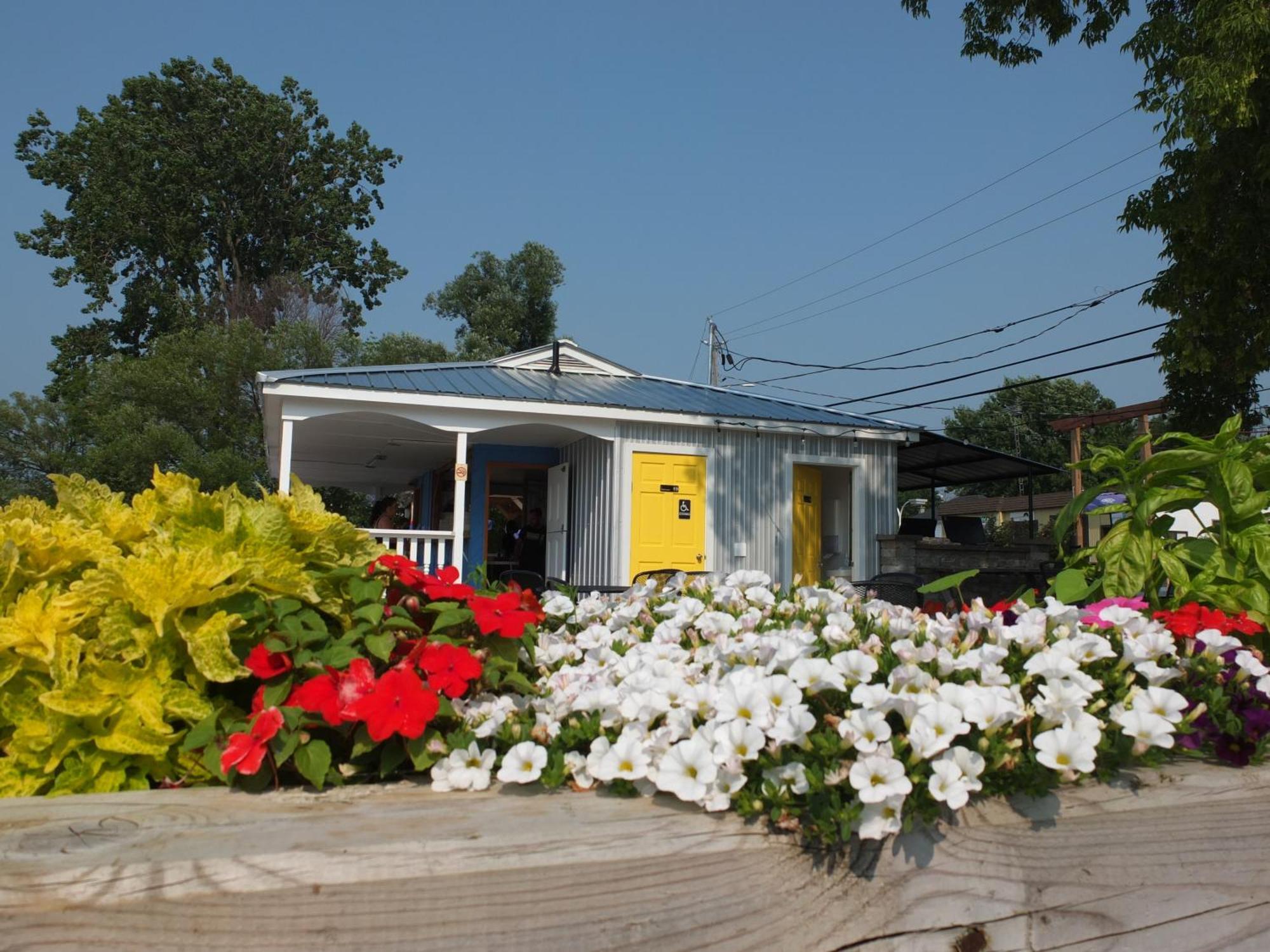 Hotel Wolfe Island Marysville Exterior foto