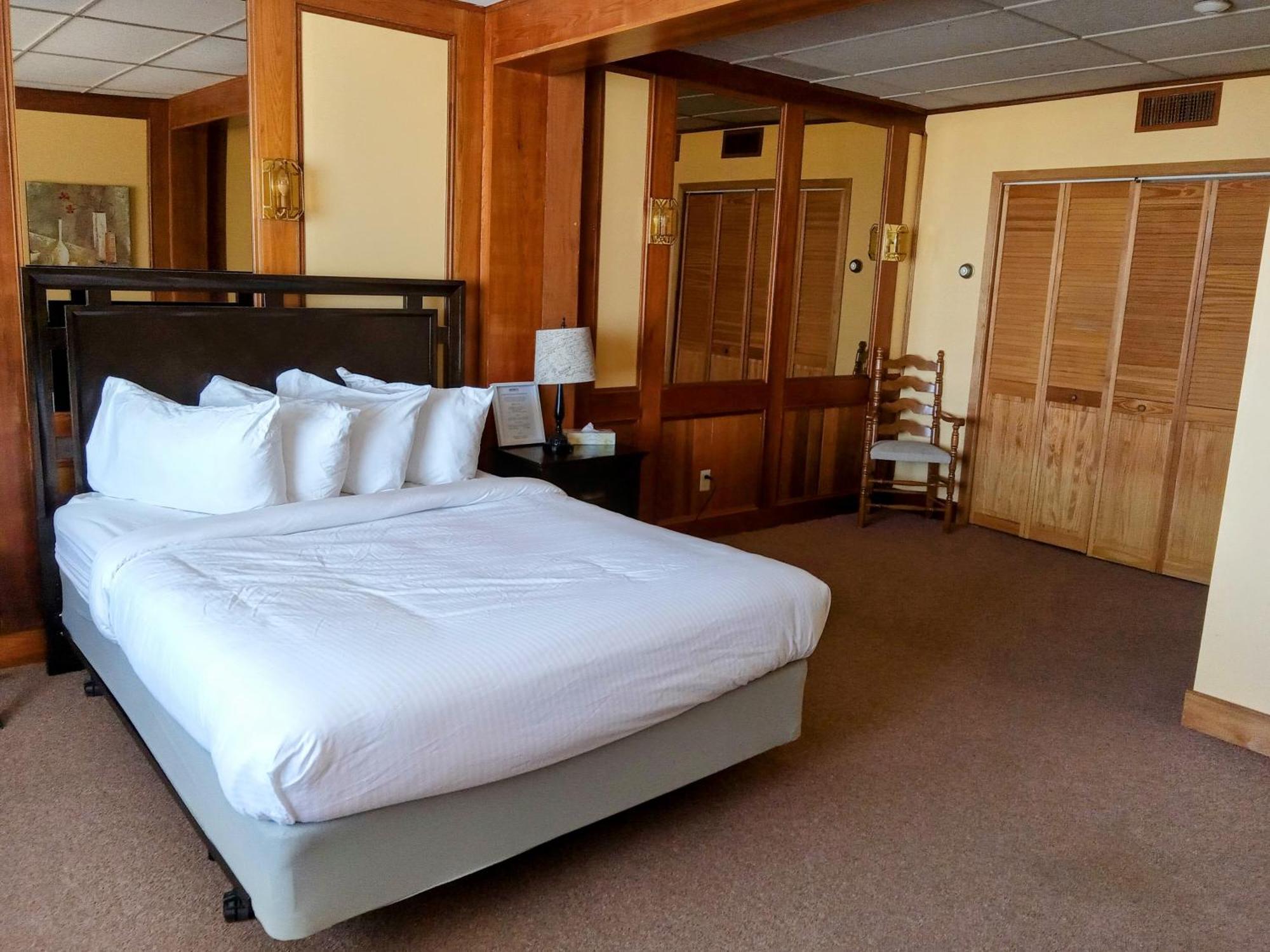 Hotel Wolfe Island Marysville Exterior foto